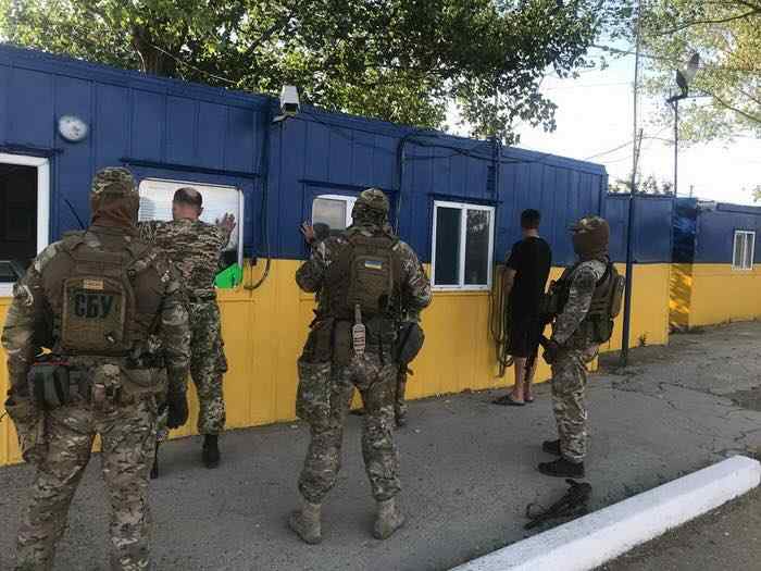 20 тысяч гривен в день: силовики уличили в коррупции инспектора Одесской таможни. Фото