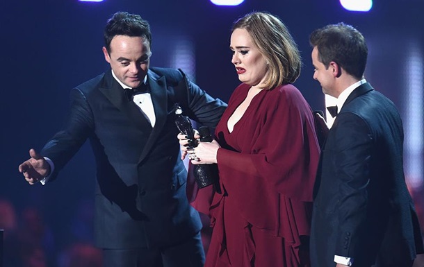 Адель получила сразу четыре награды Brit Awards