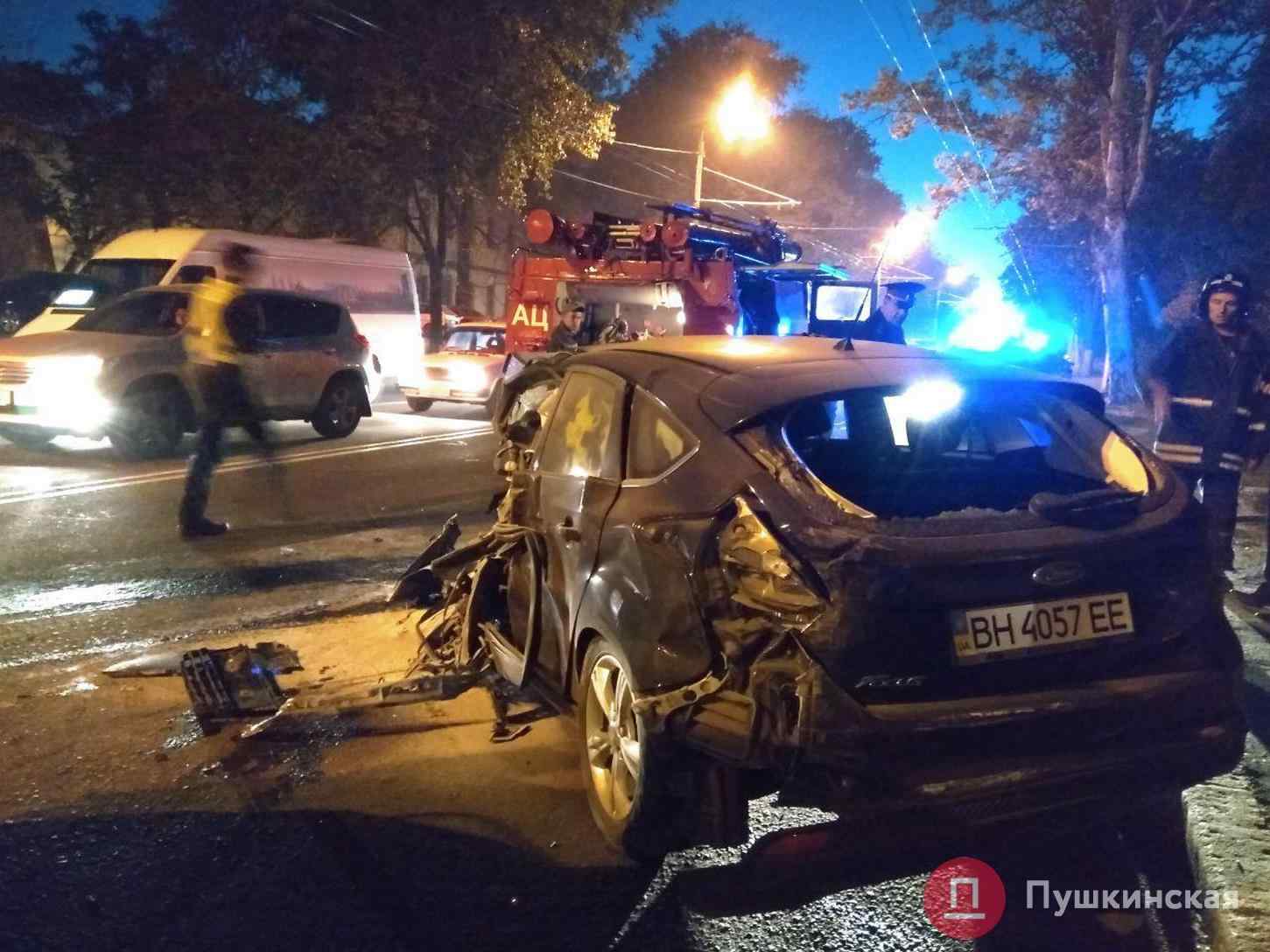 Авария с двумя маршрутками и легковушками в Одессе: есть пострадавшие. Фото. ОБНОВЛЕНО