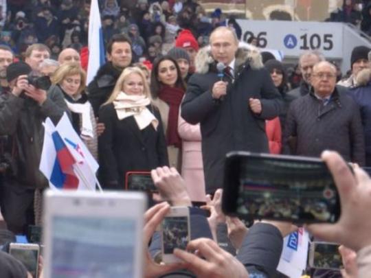 Более 130 тысяч человек два часа ждали двухминутного выступления Путина на 10-градусном морозе в Лужниках