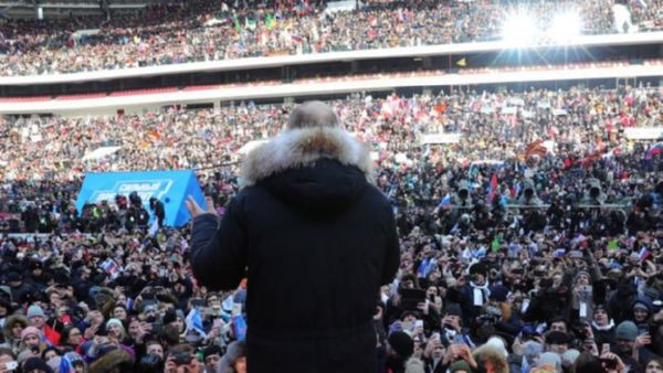 Более 130 тысяч человек два часа ждали двухминутного выступления Путина на 10-градусном морозе в Лужниках