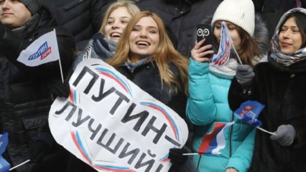 Более 130 тысяч человек два часа ждали двухминутного выступления Путина на 10-градусном морозе в Лужниках