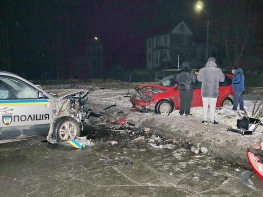 Чтобы задержать угонщиков авто, полицейским пришлось идти на таран (фото)