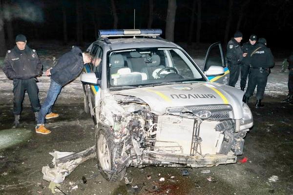 Чтобы задержать угонщиков авто, полицейским пришлось идти на таран (фото)
