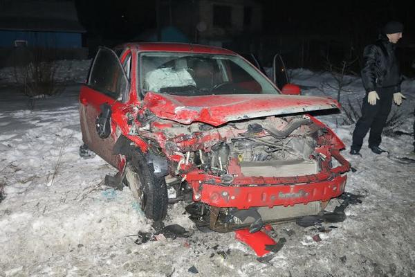 Чтобы задержать угонщиков авто, полицейским пришлось идти на таран (фото)