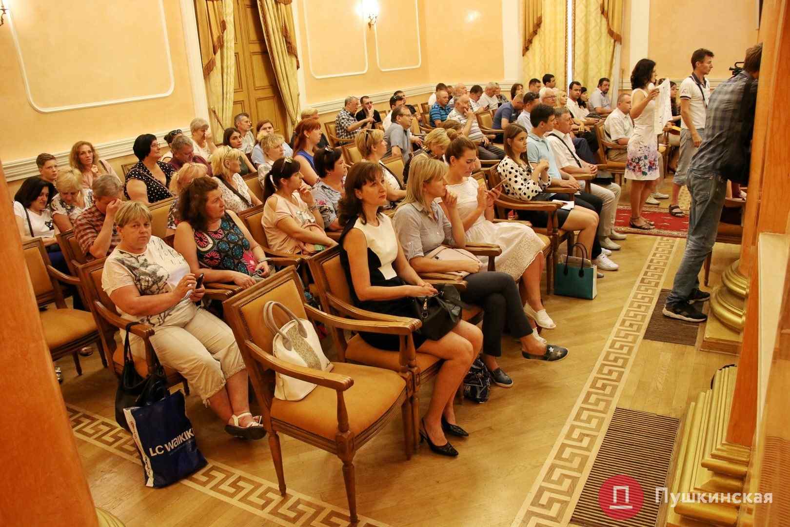 Одесская мэрия берет третий миллиардный кредит за полтора года и снова поможет «тепловикам» деньгами из бюджета