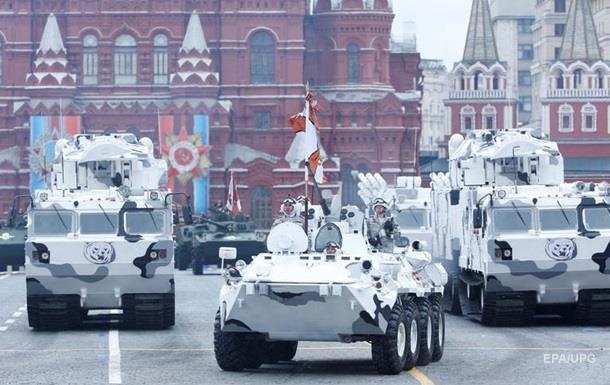 Парад в Москве. РФ показала новую военную техникуСюжет