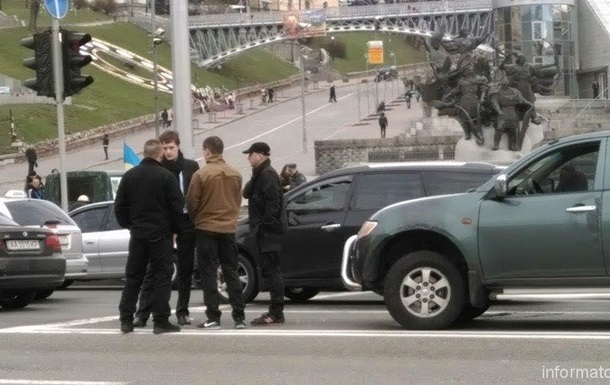 Сын Порошенко в центре Киева попал в аварию