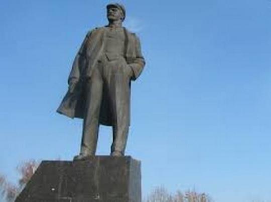 В центре Донецка взорвали памятник Ленину (фото)