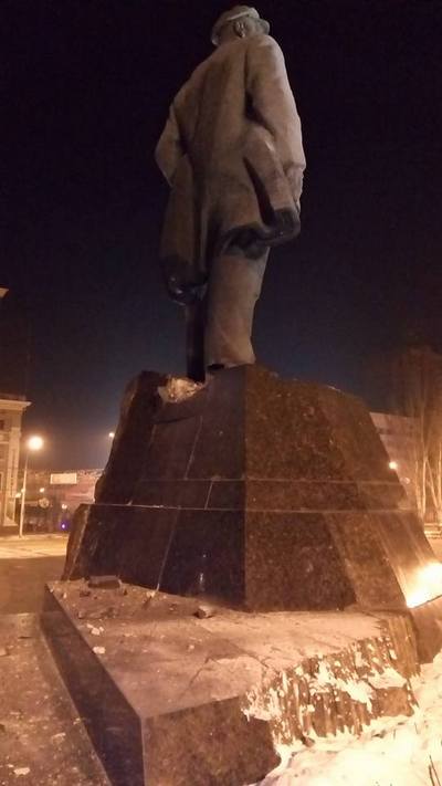 В центре Донецка взорвали памятник Ленину (фото)