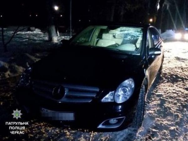 В Черкассах пьяный депутат облсовета сбил человека (фото)