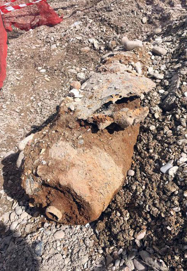 В Италии более 20 тысяч человек эвакуированы из-за снаряда времен войны (фото)