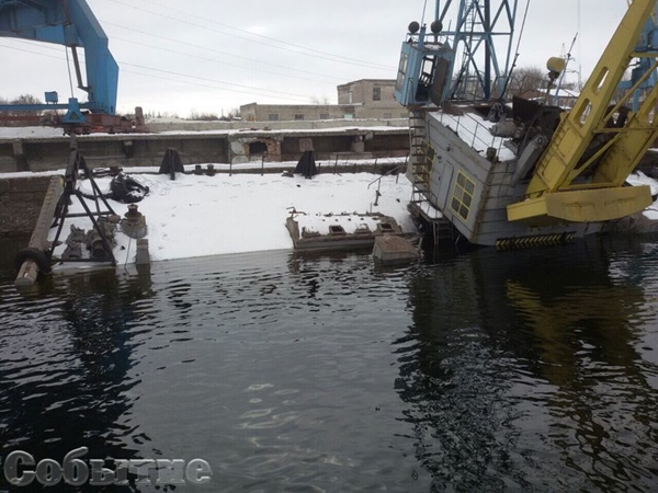В Каменском в Днепр вылилось 300 тонн мазута – СМИ