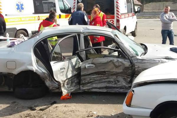 В Киеве автомобиль Chery перепутал полосы и спровоцировал ДТП (фото)