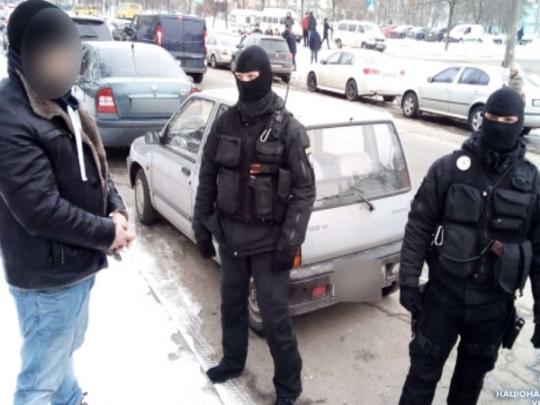 В Киеве полиция пресекла продажу психотропов под видом препаратов для похудения и БАДов (видео)