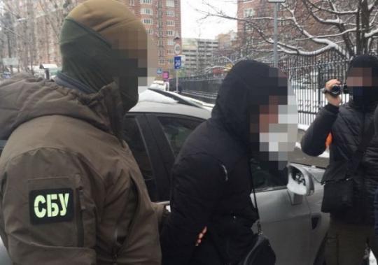 В Киеве СБУ задержала полицейского-вымогателя