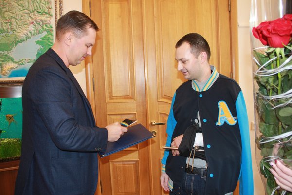 В Одессе от действий львовских ультрас пострадал полицейский, награжденный за обезвреживание пророссийского «стрелка»