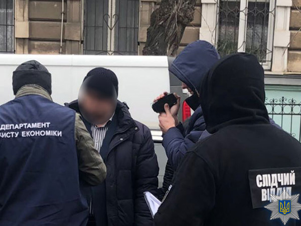 В Одесской области на взятке в 160 тыс грн задержан государственный аудитор (фото)