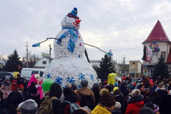 В Одесской области слепили снеговика-рекордсмена (фото)
