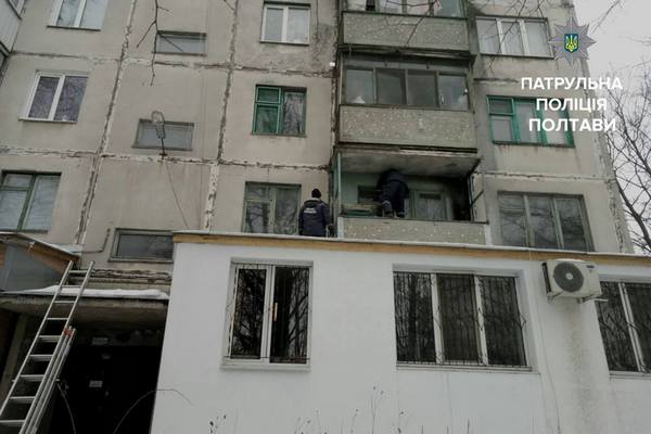 В Полтаве мужчина едва не погиб под грудами хлама, который он годами копил в своей квартире (фото)