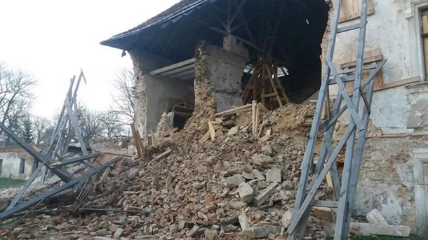 Во Львовской области обвалилась стена старинного замка