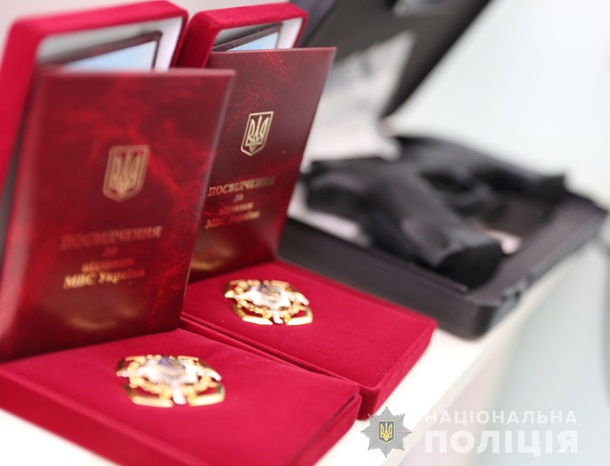 Задержавший граффитчиков полицейский получил в награду квартиру