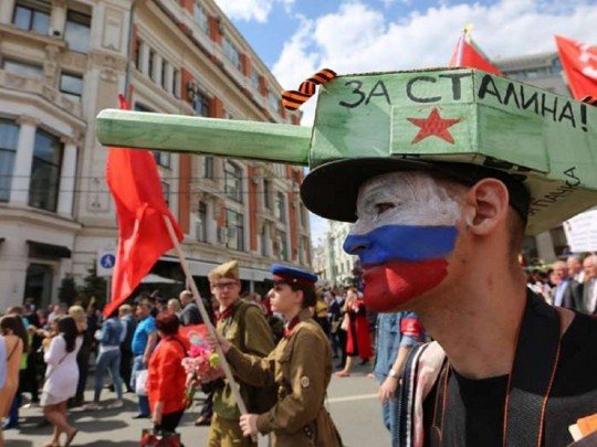 9 мая поручено оправдывать репрессии и расстрелы: в Украине рассказали о ценности Дня Победы для Кремля