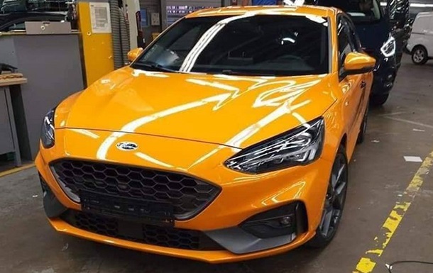 Агрессивный и мощный. Фото хэтчбека Ford Focus ST