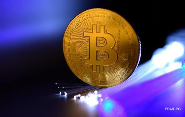 Биткоин восстанавливается и торгуется выше $9000