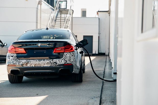 BMW представила вбивцю Tesla Model S