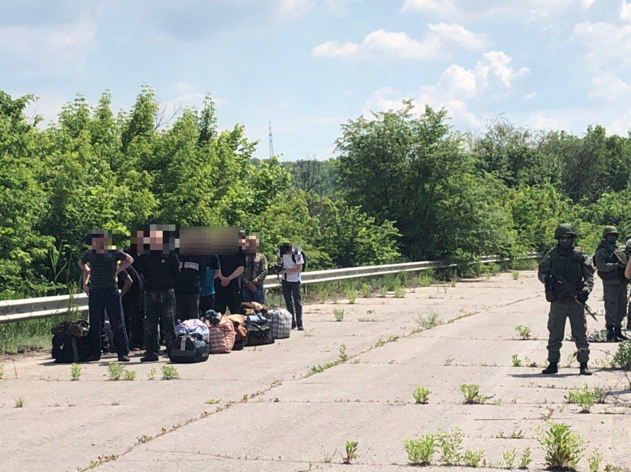 Боевики ЛНР передали Украине полсотни заключенных: подробности и фото