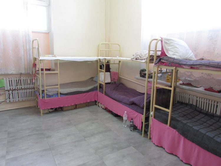 Читает Донцову и ходит к психологу: в сети показали, как Зайцева живет в СИЗО (фото)