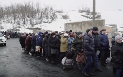 Длинные очереди. ОБСЕ показало видео с Донбасса