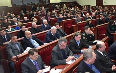 Донецкий облсовет потребовал вывести военных из региона