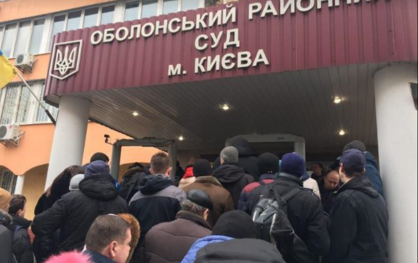 Допрос Порошенко: суд усиленно охраняют