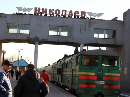 Дождь на улице и в вагоне: «Укрзалізниця» угодила в скандал с поездом Киев-Николаев (фото, видео)