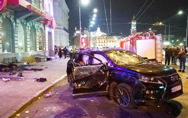 ДТП в Харькове. Lexus унес жизни пятерых человекСюжет