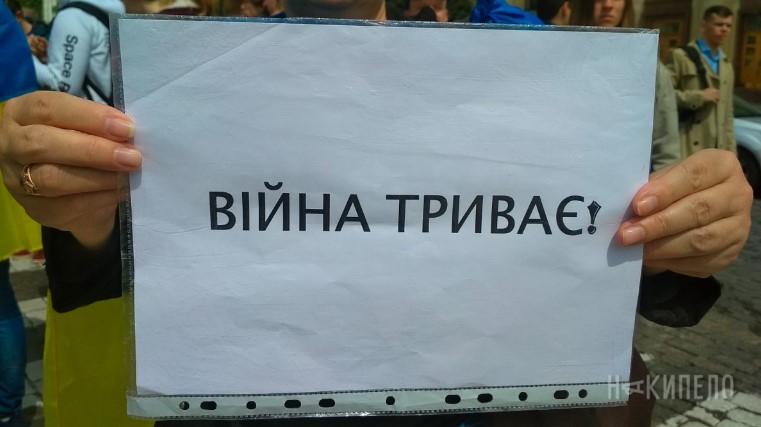 «Харьков против русского мира»: сеть впечатлили фото противников сноса волонтерской палатки в центре города