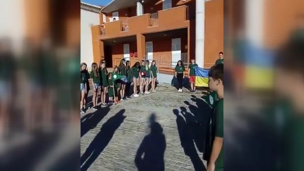 Как молодежь Испании воспитывают патриотами Украины: фото и видео