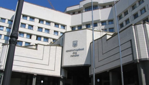 Как судьи Конституционного суда лишили влияния политиков