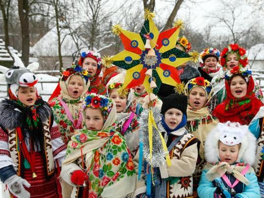 Как украинцы отмечали Святвечер и рождественские праздники и в какие приметы они верили?