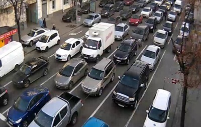Киев сковали многочисленные пробки