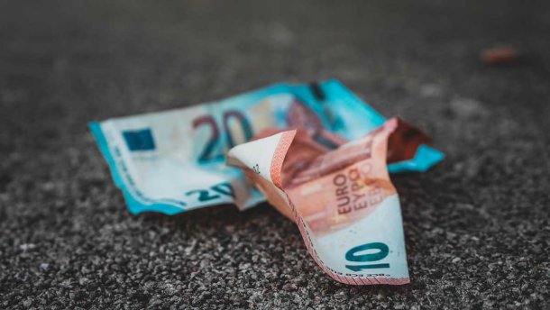 Курс валют на 10 липня: долар і євро далі летять вниз