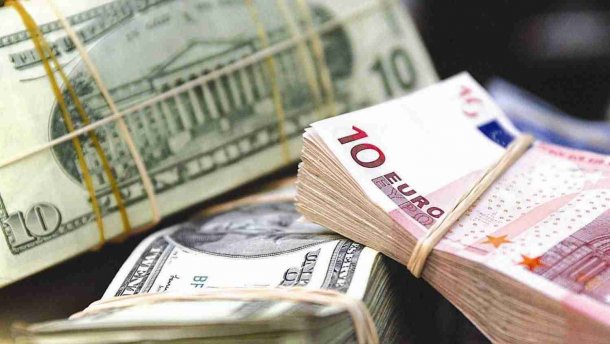 Курс валют на 26 апреля: евро существенно дешевеет, зато доллар дорожает