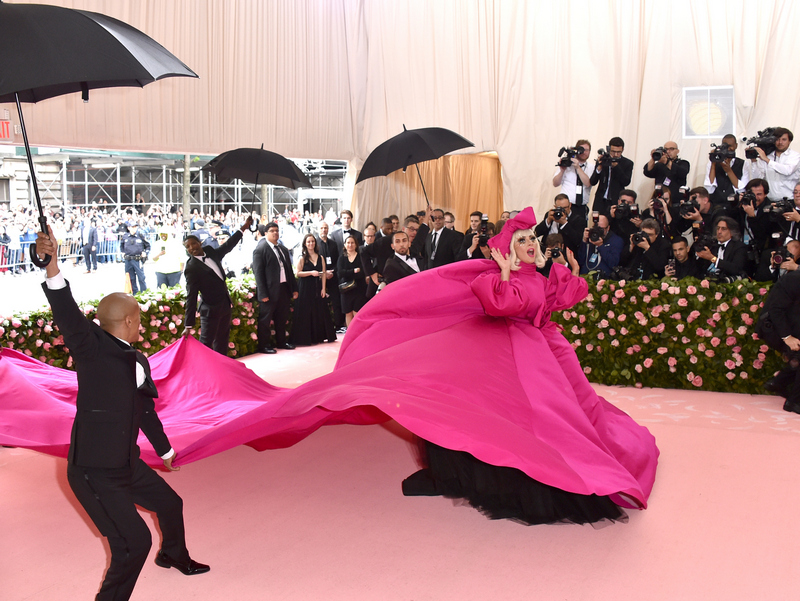 Леди Гага устроила стриптиз на балу Met Gala в Нью-Йорке: невероятные фото Леди Гага устроила стриптиз на балу Met Gala в Нью-Йорке: невероятные фото