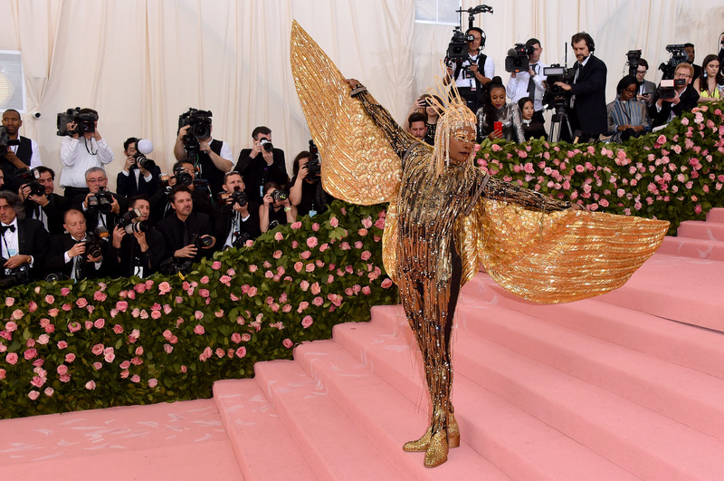 Леди Гага устроила стриптиз на балу Met Gala в Нью-Йорке: невероятные фото Леди Гага устроила стриптиз на балу Met Gala в Нью-Йорке: невероятные фото