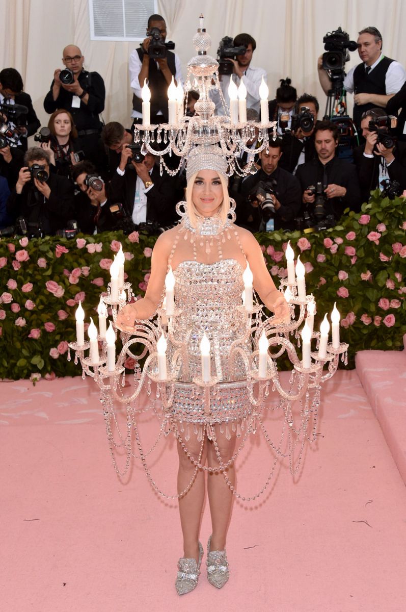 Леди Гага устроила стриптиз на балу Met Gala в Нью-Йорке: невероятные фото Леди Гага устроила стриптиз на балу Met Gala в Нью-Йорке: невероятные фото