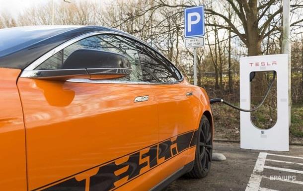 Маск анонсировал появление зарядных станций Tesla в Украине