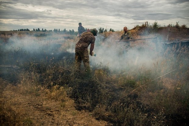 Масштабна пожежа в зоні ООС призвела до детонації снарядів – підозрюють диверсію: фото, відео