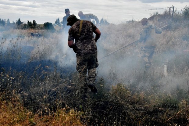 Масштабна пожежа в зоні ООС призвела до детонації снарядів – підозрюють диверсію: фото, відео